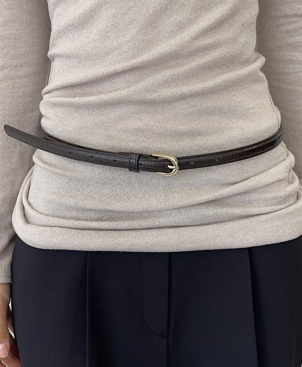 threeaugusts's tweet photo. i love a skinny belt https://t.co/6CM6aeobVe