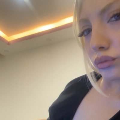 _LiberalStalin_'s tweet photo. @userhzl_ay Gerçek, güzel ve asil Türk kadınları  / Kendine Türk diyen /Zanneden ama İngilize benzemeye çalışan,dudağında yarım kilo plastik bulunan ! https://t.co/L3HRUNEKJR