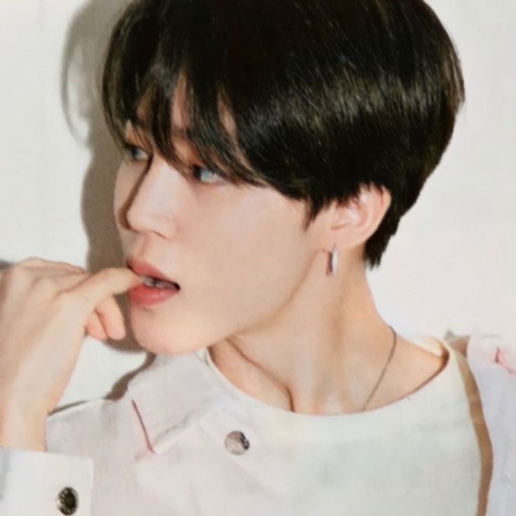 pjmjgguk's tweet photo. ❥ Jikook au ❥ 

JK é um lobisomem. JM é um vampiro.

Durante a infância, compartilhavam tudo, até Jm resolver se afastar sem explicações. O problema? Eles continuam sendo vizinhos e suas famílias se odeiam.

Mas um incidente no trabalho faz tudo voltar a fazer sentido. https://t.co/BJkjH9Ppgk