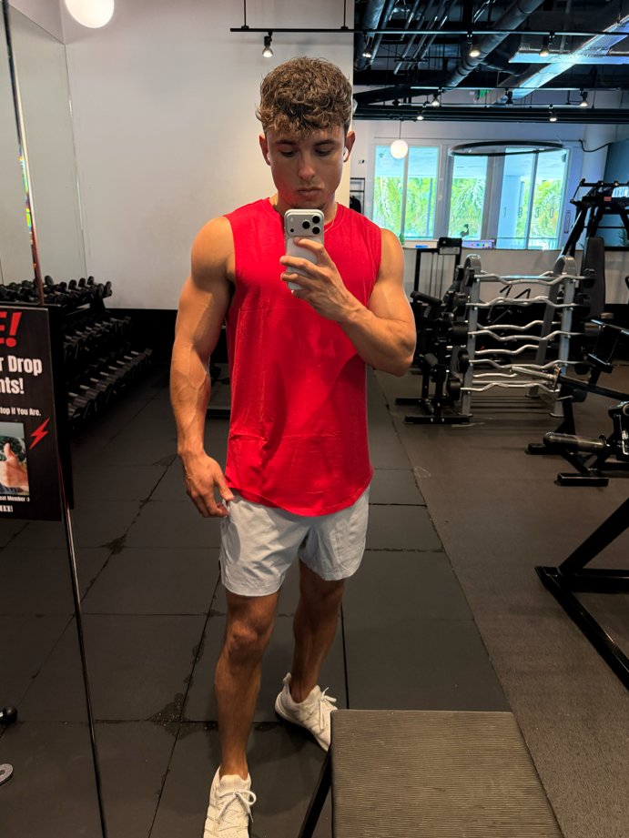 domd3_'s tweet photo. Red flag? Nah. Red tank. https://t.co/6DYXTMkeUD