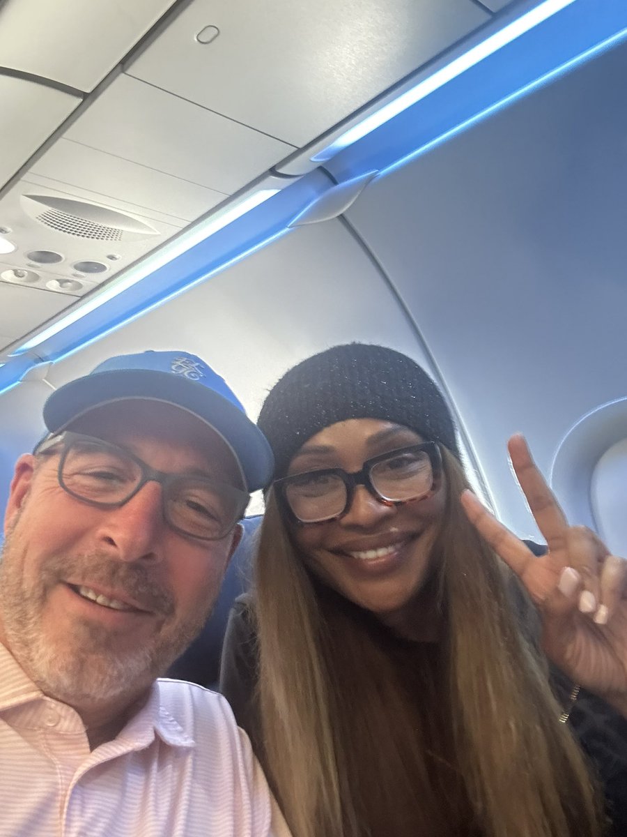 slagnyc's tweet photo. sitting in coach on a flight back to ny while my dad sits in first class next to CYNTHIA MF BAILEY?!?!?!!!!!!! https://t.co/wa2PgEaEI1