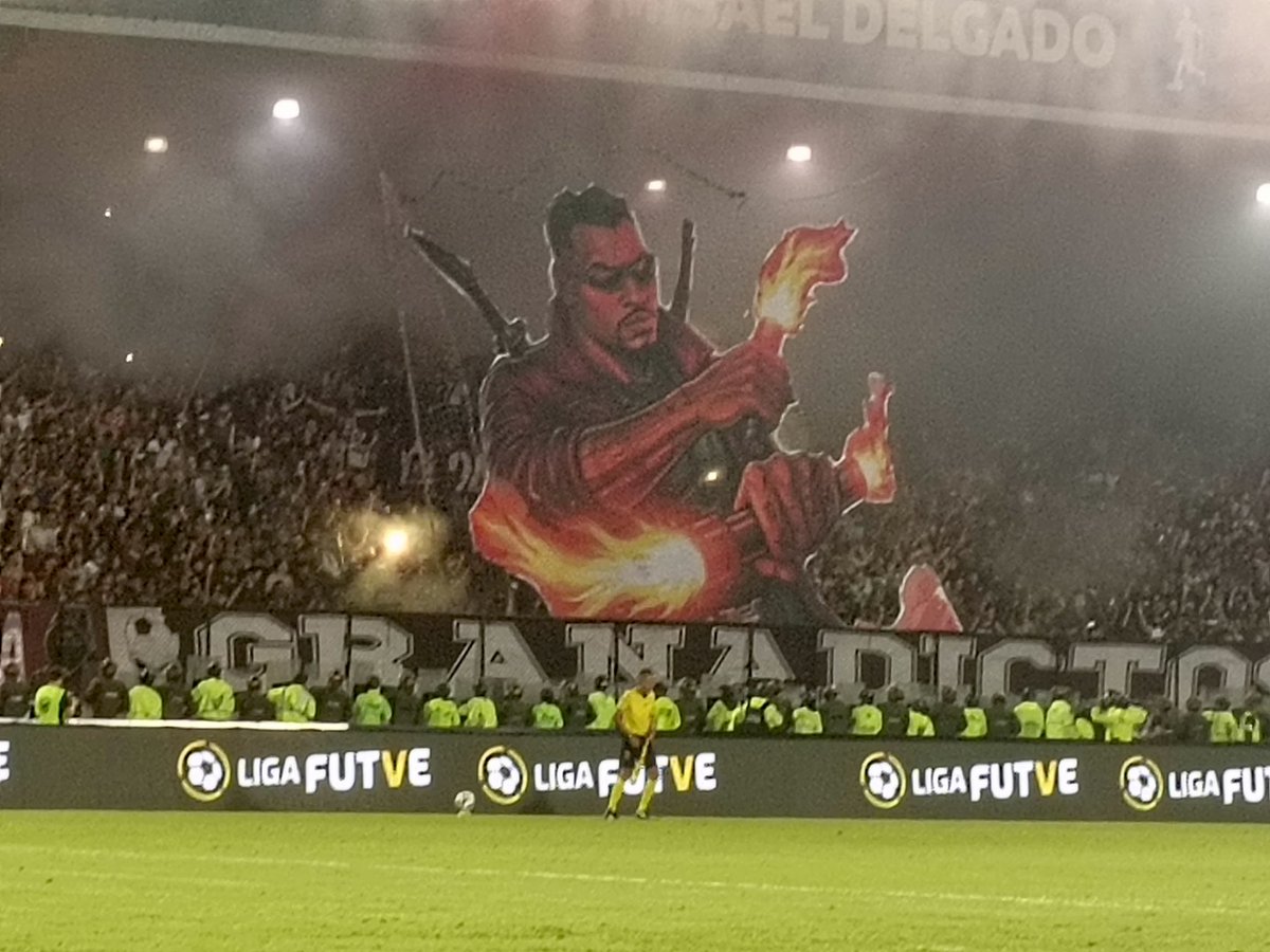 DESICARI's tweet photo. Muerte al dracula https://t.co/sIBOgJgcM4