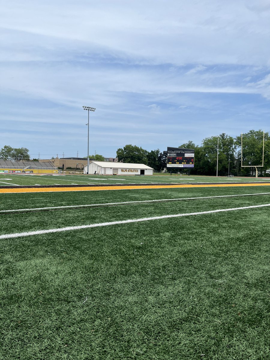 JaylenLogann's tweet photo. Had a wonderful time today at the @valpoufootball camp. Learned alot today and competed at a very high level. Looking forward to getting back on campus soon! @CoachWaddle @CoachGeiger_ @coachoc12 @CoachBigPete @mwfbrecruiting @PrepRedzoneIL @EDGYTIM @AAStaggFootball @StaggAthletics