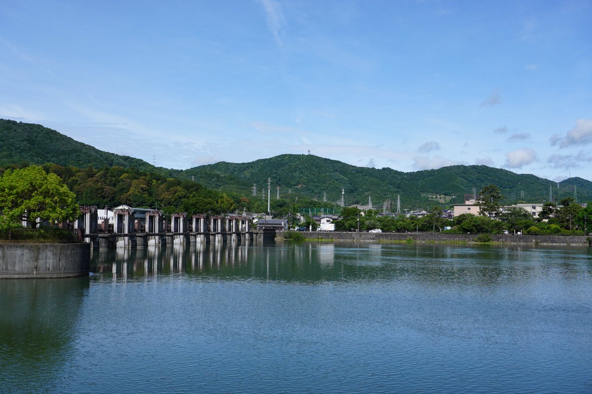 WS_Biwa's tweet photo. 2026年6月8日(月)
　6時の琵琶湖水位　-12cm.
　現在の瀬田川洗堰放流量　250㎥/s.
　昨日の琵琶湖流域の平均日雨量　19.1mm.

■晴天の瀬田川洗堰です☀️本日は午後から天気が崩れるとの予報😟お出かけされる方は傘をお忘れなく🌂予想最高気温は27℃🌡️今日もよい一日を🍀 https://t.co/dMvH0Do81R