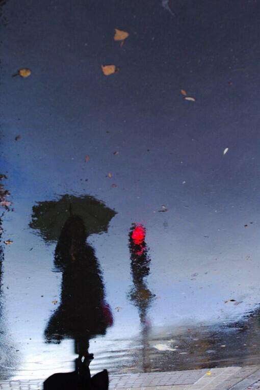 pauldobson14's tweet photo. A stranger handed me an extra umbrella when mine broke in the rain—no words, just a smile and the sweetest small act. Random kindness hits different. https://t.co/YrqBRwmjRY