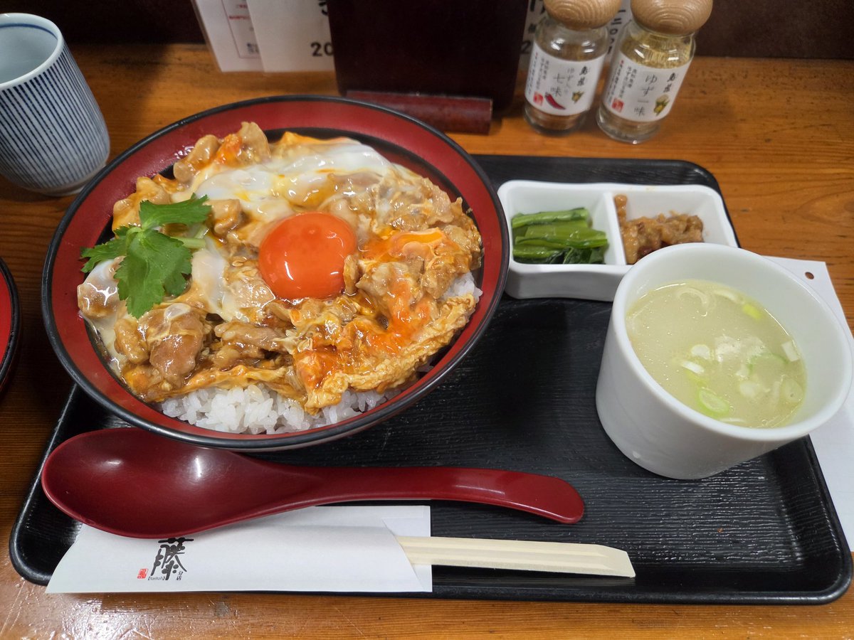 CheruKitchen's tweet photo. 築地で朝御飯♪
#鳥藤 #とんぼや https://t.co/tlzxe0abnM