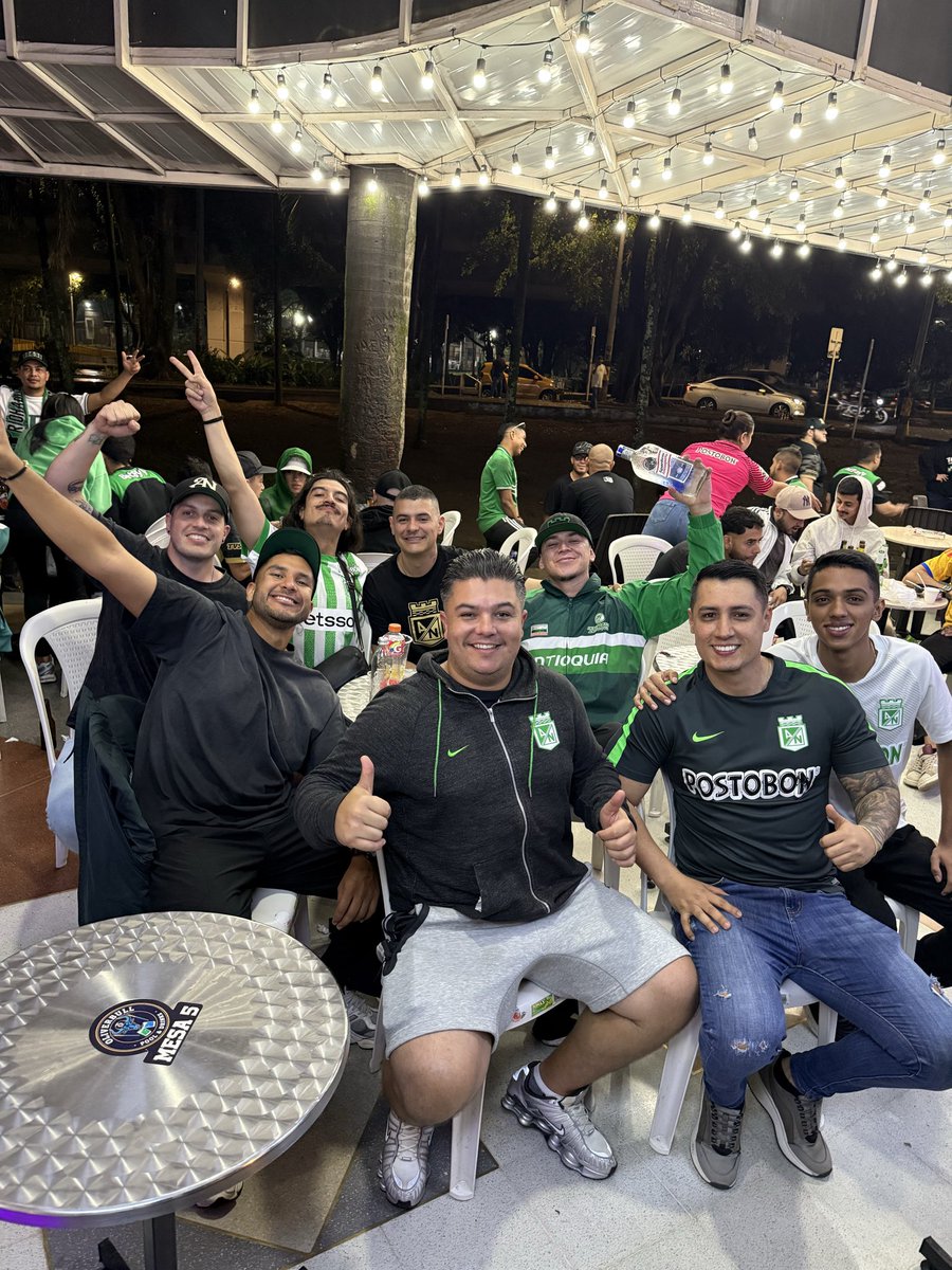 viejosverdesss's tweet photo. Si mañana pasa lo que todos soñamos, nos pintamos el pelo de verde, quién se suma? 🇳🇬 https://t.co/k3P9Eyl1vF
