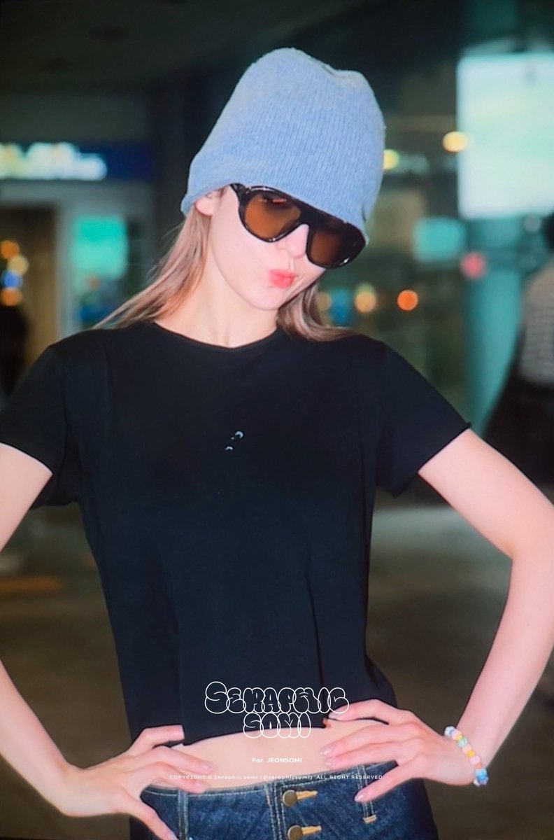 somibase's tweet photo. [260608] 8:23am KST 🐰🫧

i just saw some airport photos 

and it looked like there was a pattern on my shirt 

so i was like, "huh? what's that?"

ten i looked down at myself just now…

it's toothpaste

ha https://t.co/yvbdY8K8gw
