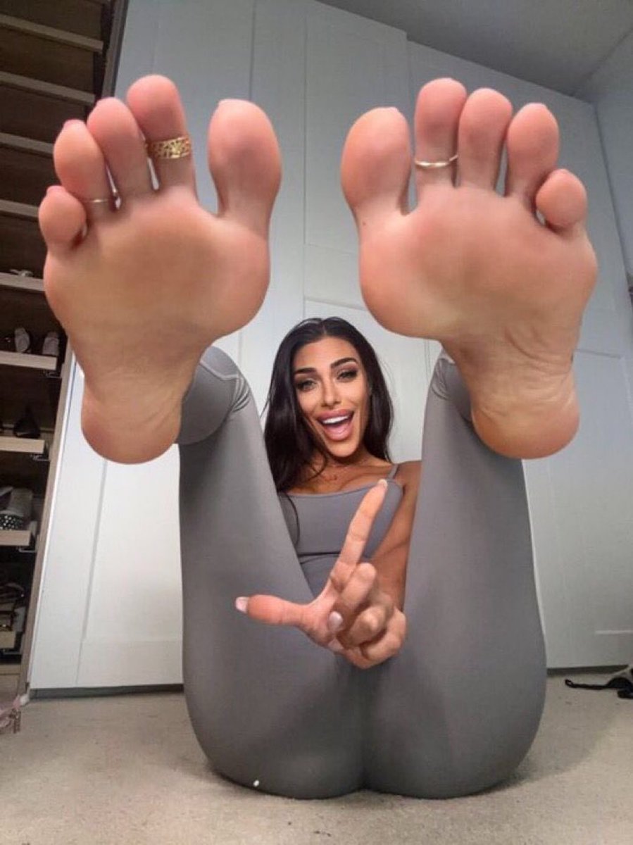 CATFISHMOMMYCAF's tweet photo. This is your POV when you're tributing me on Throne 👑 

Enjoy it 😘

#Findom - #catfish - #catfishfindom - #betafindom - #paypig - #cashmaster - #finsub - #finslave #humanATM #cuckold #goon - #scamfetish #Throne #Wishlist https://t.co/GtDxXNwtZF