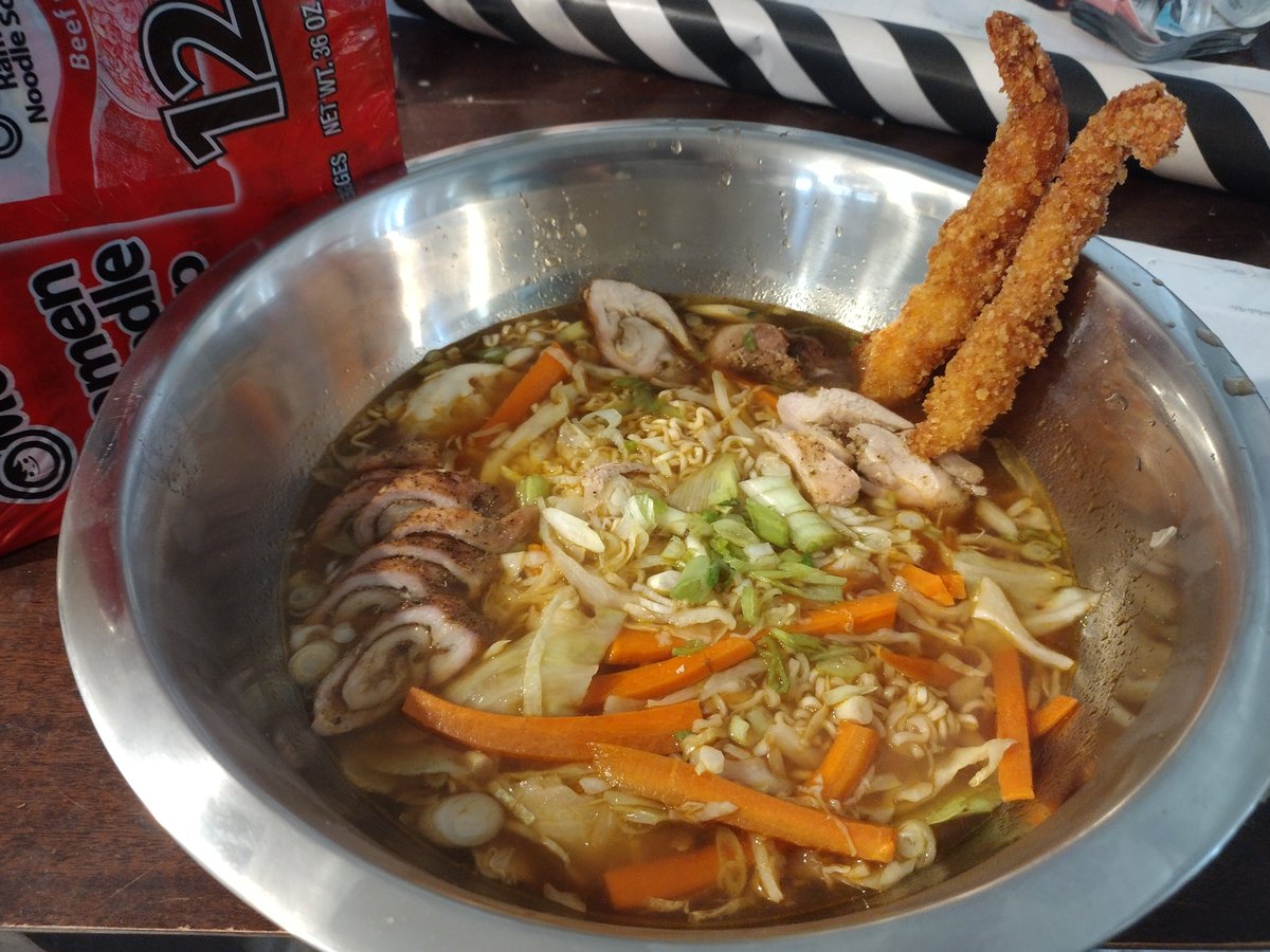 TheClockworkJes's tweet photo. I made Ramen today from scratch.
It was really good.
🐀🎉 https://t.co/lK3on1Ua04