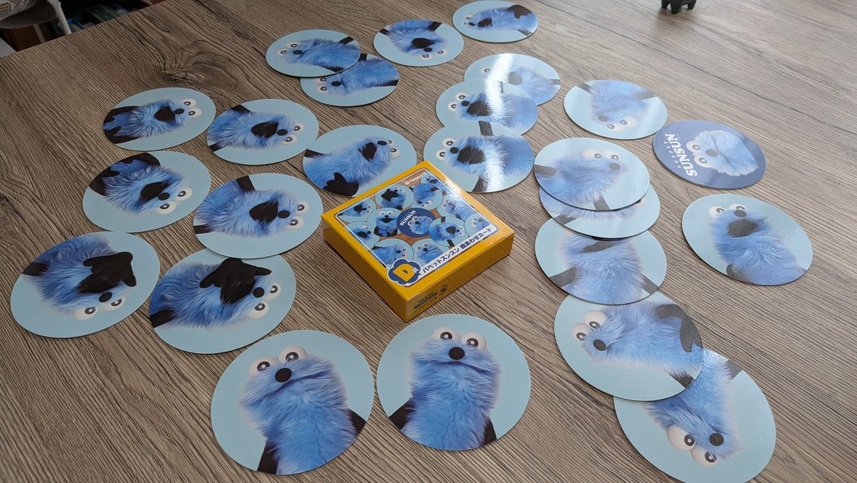 zucker310's tweet photo. 昨日の自宅会はゲムマ新作を中心に遊んだ！
いい意味でヤバイゲームがいっぱい！

やったボドゲ
RAILWAY PORTERS
スーパーカロム
ドーラおばさんのシチュー
ニャンデッド
インディアントリック
パペットスンスン絵あわせカード
パラグリフ
DEAD CHANNELS
メェメェメェデェ
CLOVER LAND with BROWNIES https://t.co/K7ScOdCw9x