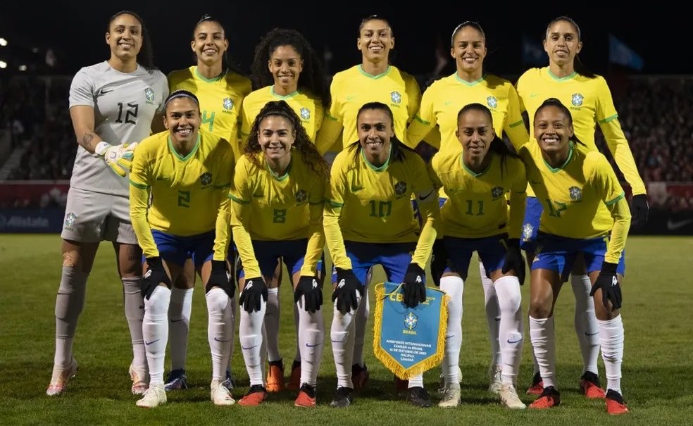 tracklist's tweet photo. O presidente Lula sancionou lei que conta com regras específicas para a realização da Copa do Mundo Feminina no Brasil, entre 24 de junho e 25 de julho de 2027. ⚽️

Além de autorizar a decretação de feriado nacional nos dias dos jogos, a norma prevê uma premiação de R$ 500 mil em reconhecimento às pioneiras do futebol feminino brasileiro.