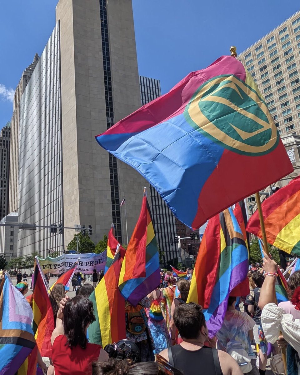 LGAustinDavis's tweet photo. You were looking beautiful today Pittsburgh!

For so many Pennsylvanians, Pride celebrations are more than just parades or marches. It’s about coming together as a community and fighting back against the hate and bigotry. 

In this Commonwealth, we welcome and accept everyone — today and every single day forward. 

🏳️‍🌈🏳️‍⚧️