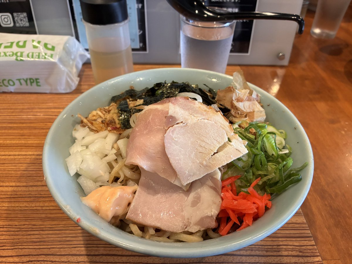 Yusuke_k0305's tweet photo. 番町製麺の「冷やし」🍜

ブラックペッパー×刻み玉ねぎ

この組み合わせ、反則級にうまい🤤

最近食べた冷たい麺で断トツNo.1

2日前に食べたのに、もう口がこの味を求めてる

#番町製麺 https://t.co/PRqKBb3WcG