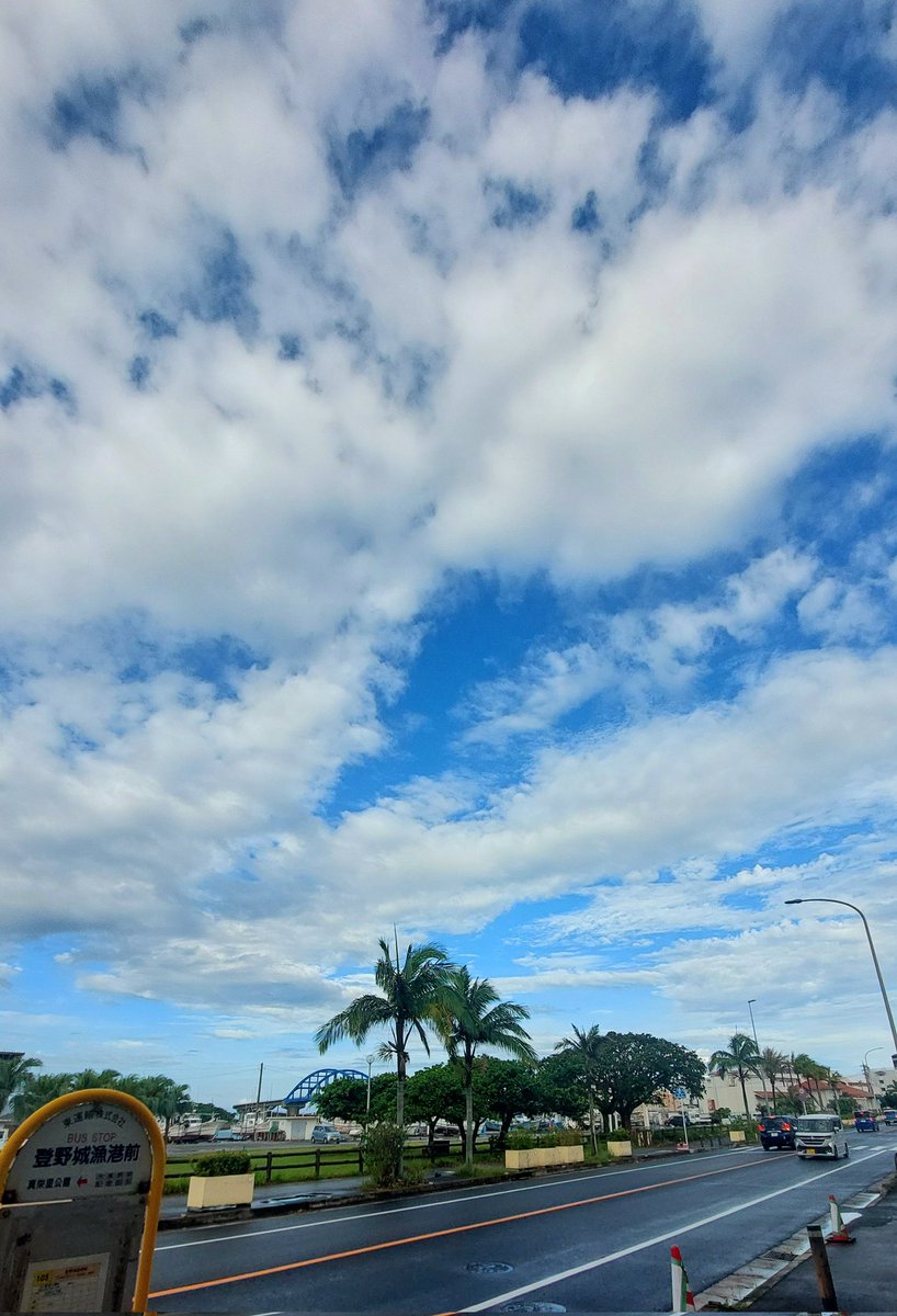 65rinrinrin's tweet photo. 雨上がり
気持ちいい空～♪ https://t.co/mzeEdD5wlO