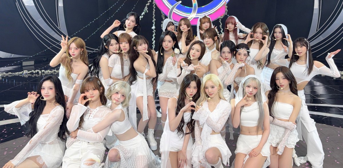 lostinyun's tweet photo. “<LOVE&amp;POP> pt.1” (567,612 cópias):

— o álbum mais vendido do grupo
— 2º mais vendido entre os girlgroups da 5ª geração
— 5º mais vendido entre os girlgroups
— 7º mais vendido entre os grupos da 5ª geração
— 18º álbum com maior vendas na primeira semana entre todos os grupos https://t.co/IFIv3fl8rr
