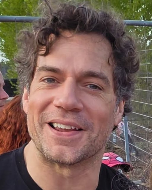 AcervoCharts's tweet photo. O que está acontecendo com o Henry Cavill? https://t.co/2fttFB6D8H