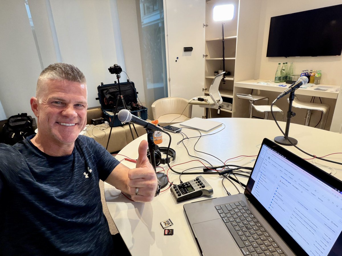 artofneteng's tweet photo. Recorded 5 new episodes today at #autocon5. Not a bad first day 💪🏼🇩🇪

Thanks to James Bensley, @MacroEngineered Bart Dorlandt Bart Smeding Chris Grundemann @scottrobohn and Eric Chou 🫶 https://t.co/vwbNrgZpSX