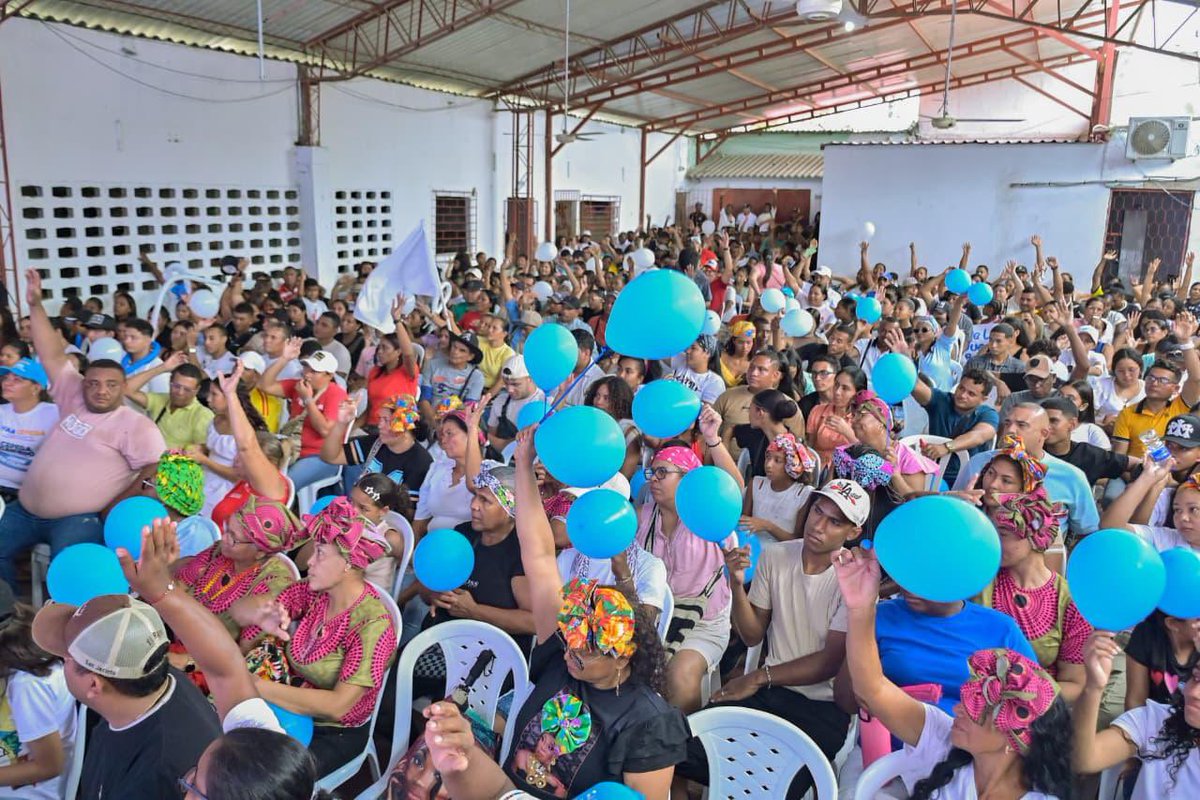carlosecaicedo's tweet photo. Las grandes transformaciones comienzan cuando la gente decide ponerse de pie. Y Zona Bananera sabe lo que es la resistencia y la lucha por los derechos. Aquí encontramos un pueblo organizado y consciente de lo que está en juego, dispuesto a defender con su voto el derecho a seguir avanzando con @IvanCepedaCast presidente.