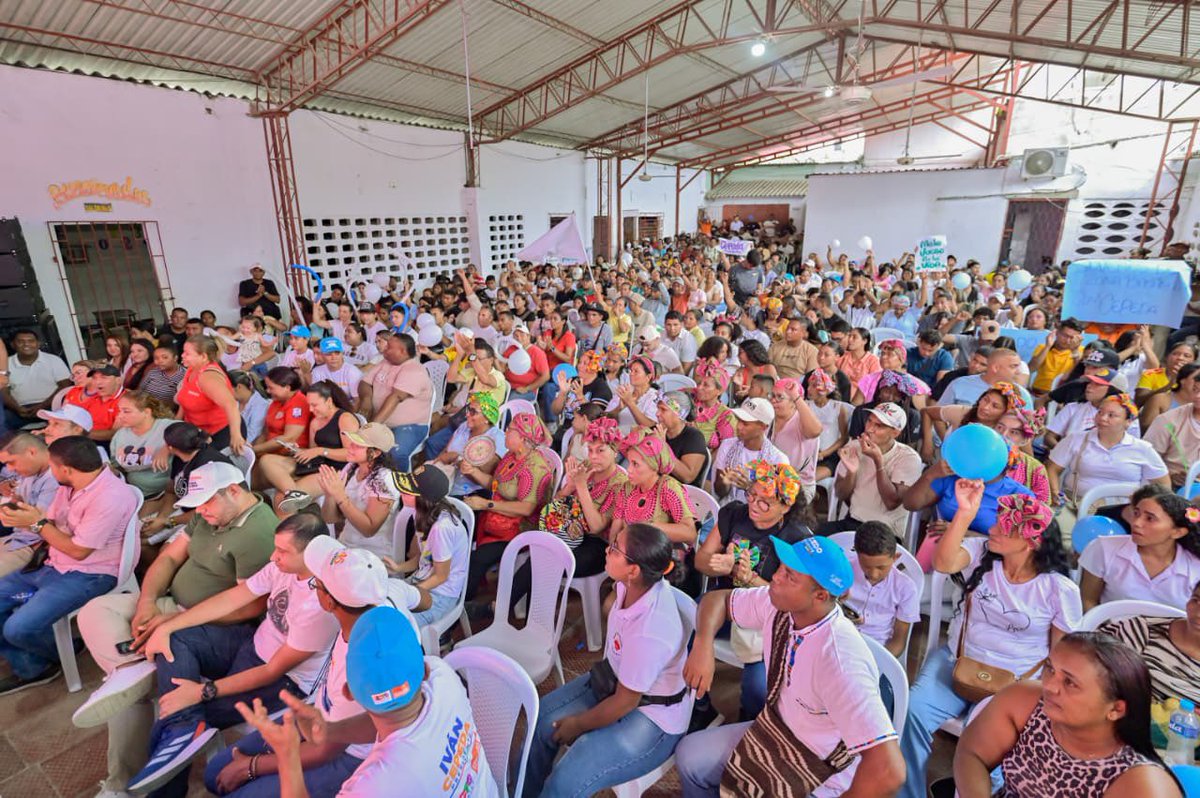 carlosecaicedo's tweet photo. Las grandes transformaciones comienzan cuando la gente decide ponerse de pie. Y Zona Bananera sabe lo que es la resistencia y la lucha por los derechos. Aquí encontramos un pueblo organizado y consciente de lo que está en juego, dispuesto a defender con su voto el derecho a seguir avanzando con @IvanCepedaCast presidente.