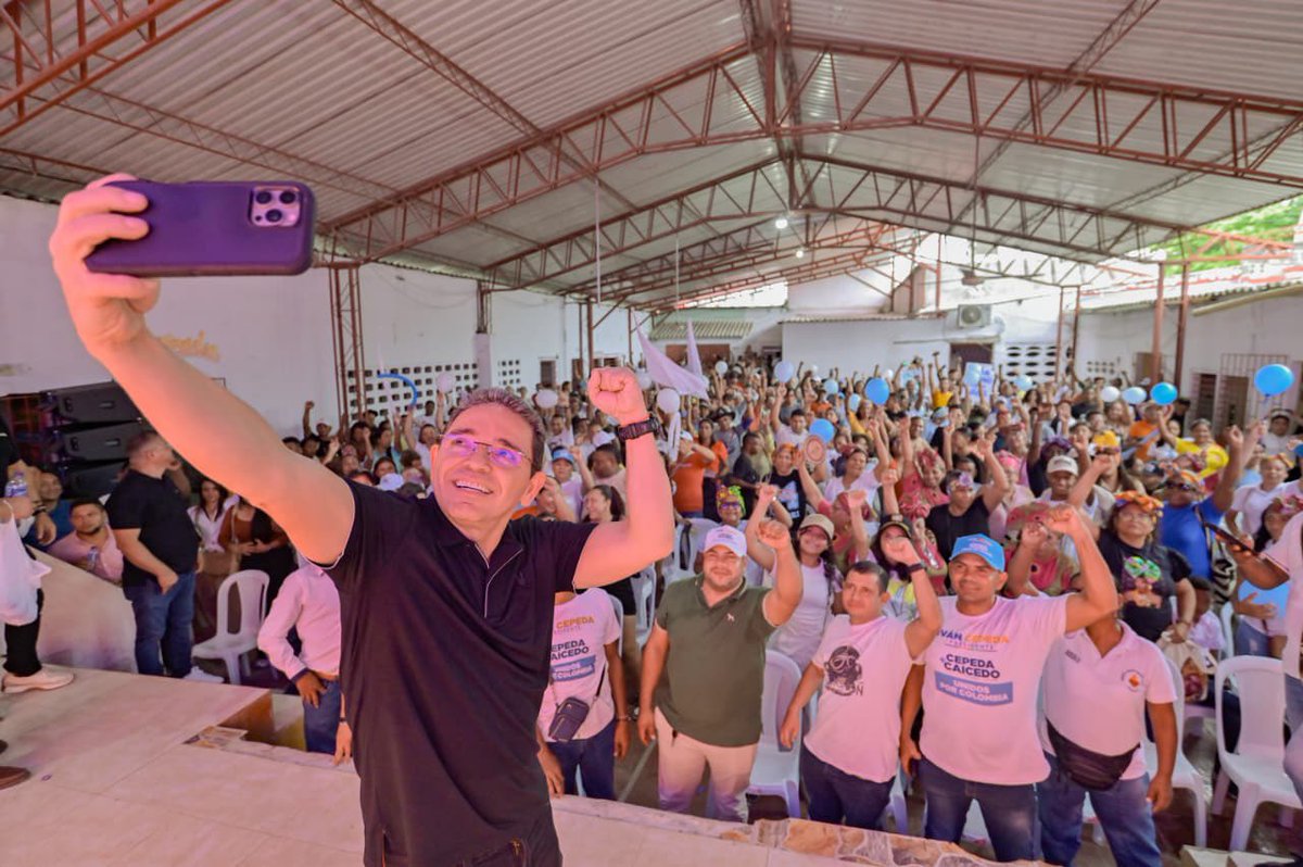 carlosecaicedo's tweet photo. Las grandes transformaciones comienzan cuando la gente decide ponerse de pie. Y Zona Bananera sabe lo que es la resistencia y la lucha por los derechos. Aquí encontramos un pueblo organizado y consciente de lo que está en juego, dispuesto a defender con su voto el derecho a seguir avanzando con @IvanCepedaCast presidente.
