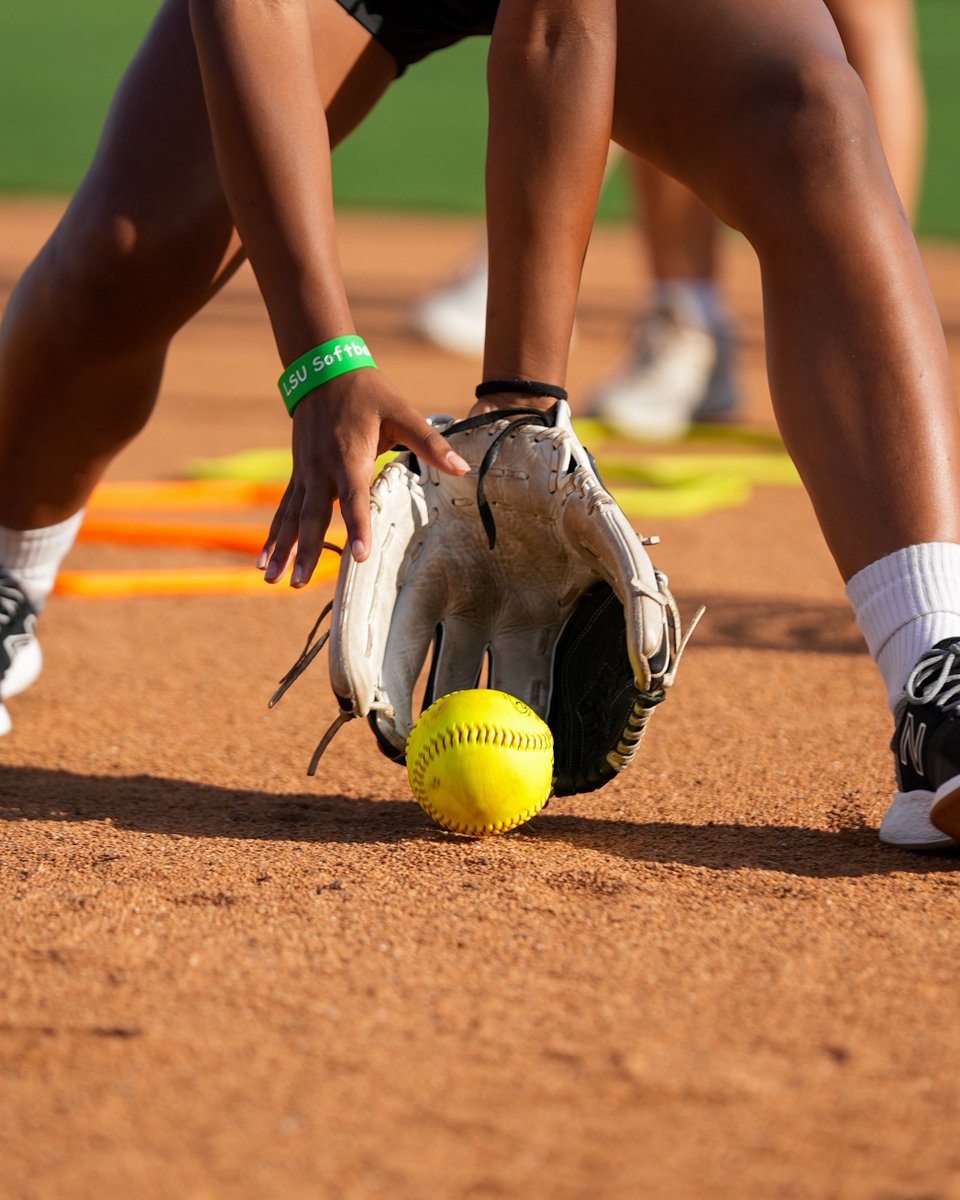 LSUsoftballcamp's tweet photo. Fielding Fundamentals β
#LSUSbCamp https://t.co/siPYm5BhJB