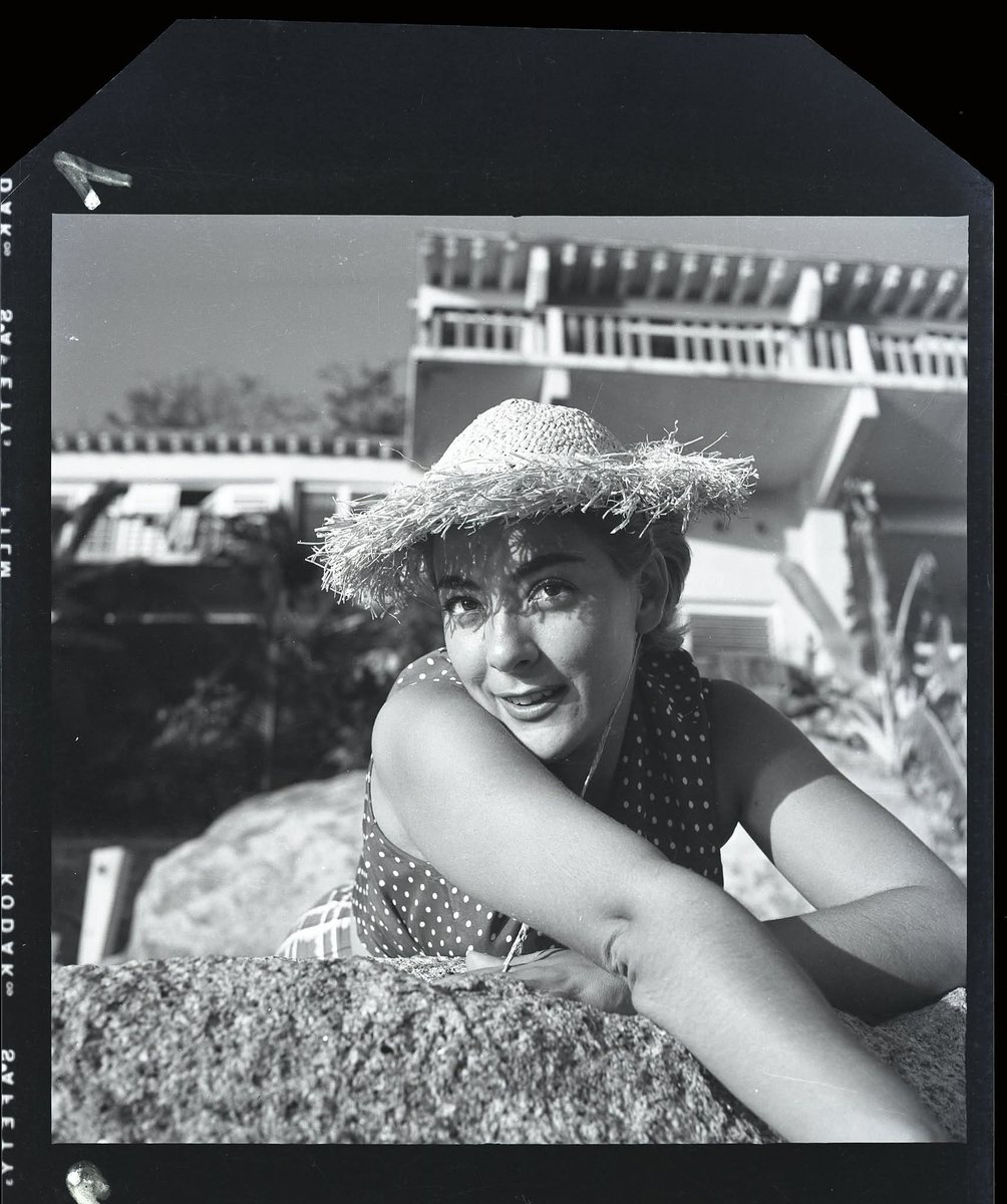 NPMatu's tweet photo. Silvia Pinal en los años cincuenta.

📷Atribuidas a Juan Guzmán.

*Fotografías tomadas de la publicación de FB de Paul Estevez. https://t.co/CKEUjFp7cg
