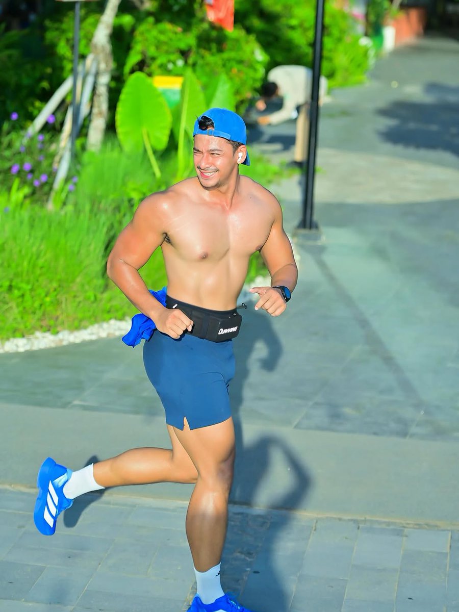 shirtlesszone's tweet photo. Run🏃‍♂️

cr: unggulputrajaya https://t.co/YQ3YSCfYjF