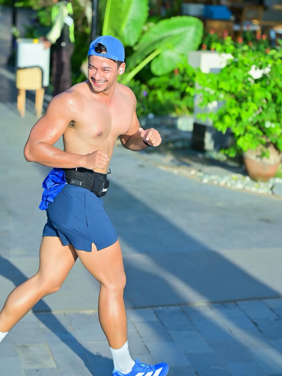 shirtlesszone's tweet photo. Run🏃‍♂️

cr: unggulputrajaya https://t.co/YQ3YSCfYjF