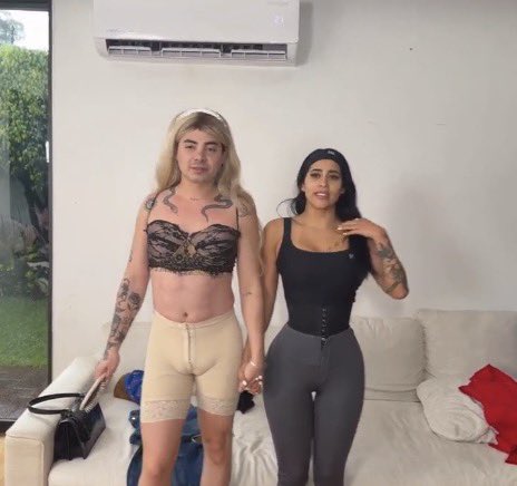 ferlp's tweet photo. Que hace Queen junto a Kim? 💜 

 #LaMansionVip https://t.co/XvRv3QA5ub