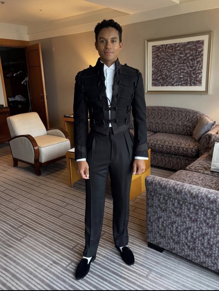 MJsays's tweet photo. Left foot, right foot, levitating
Pop king MJ's nephew, Jaafar baby 😭🙇‍♀️ https://t.co/E0WRYdKP4a