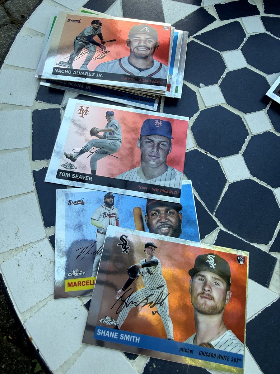 CardboardPost's tweet photo. @Topps not the type of quality control I was hoping for when I opened this Topps Chrome Platinum blaster.  Pretty hard to get more off center than this. https://t.co/MhMdcRVvgf