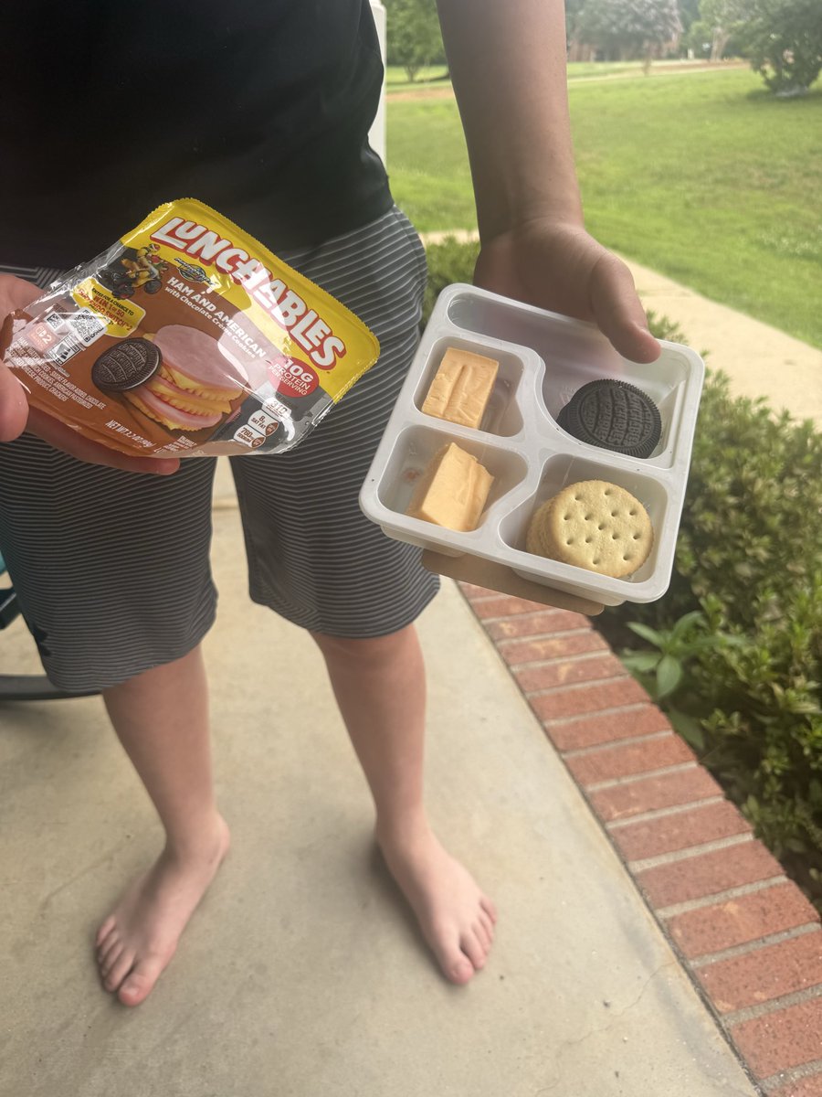 Carebear108's tweet photo. Ok @RealLunchables what’s up with this. I mean he loves the cheese but where’s the Meat! https://t.co/oWAd5GkBZe