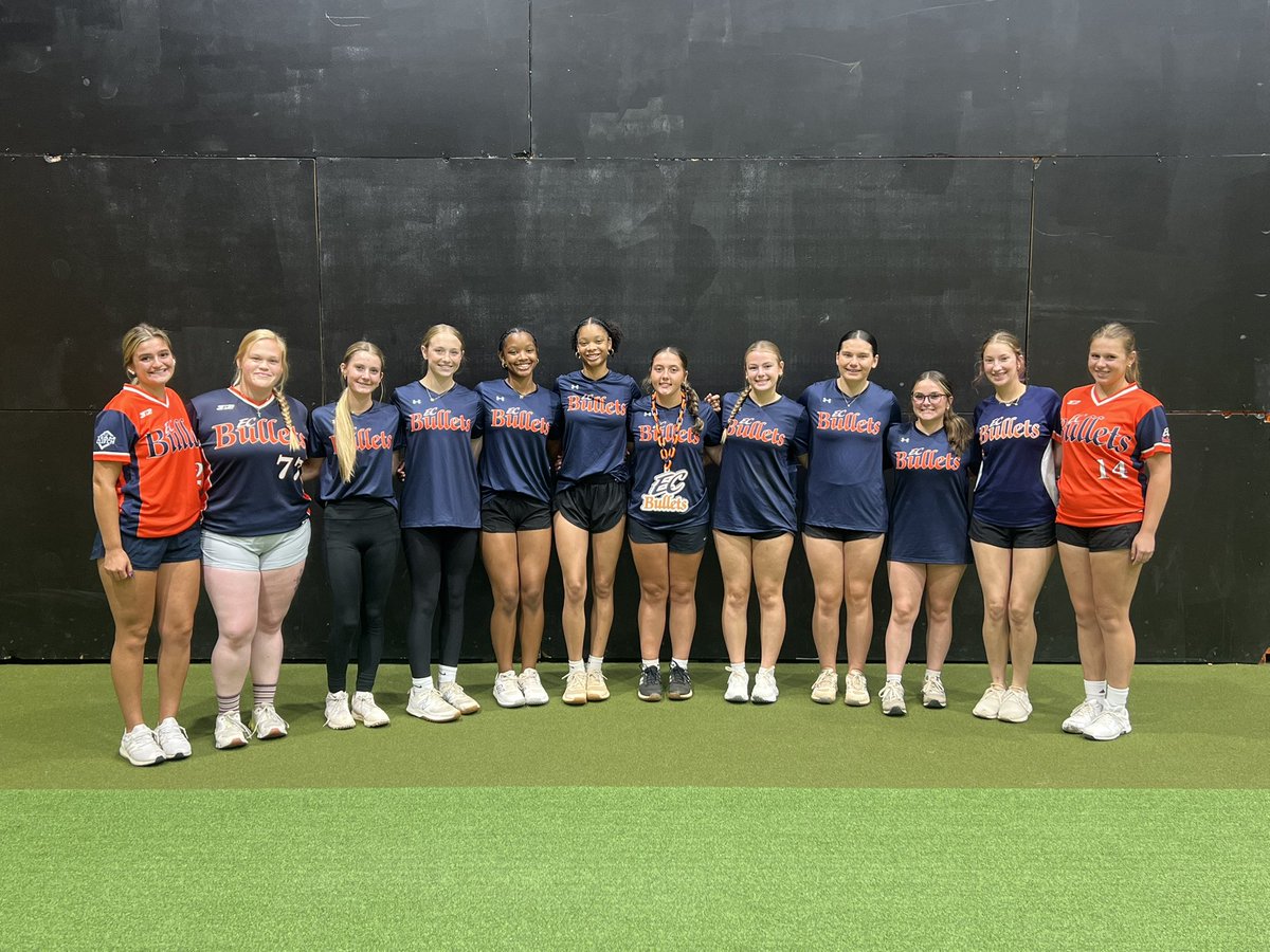 ECBulletsUtz's tweet photo. 🚨 BULLET BOMB ALERT 🚨

Our #21 went yard today while picking up in a tournament to get some extra reps during our off week! 💣🥎

Later this afternoon, the Bullets got to celebrate with P-Dubb and show her some love wearing our Home Run Chain!

#ECBulletBombs
#BulletStrong https://t.co/Vl4e6lg9NZ