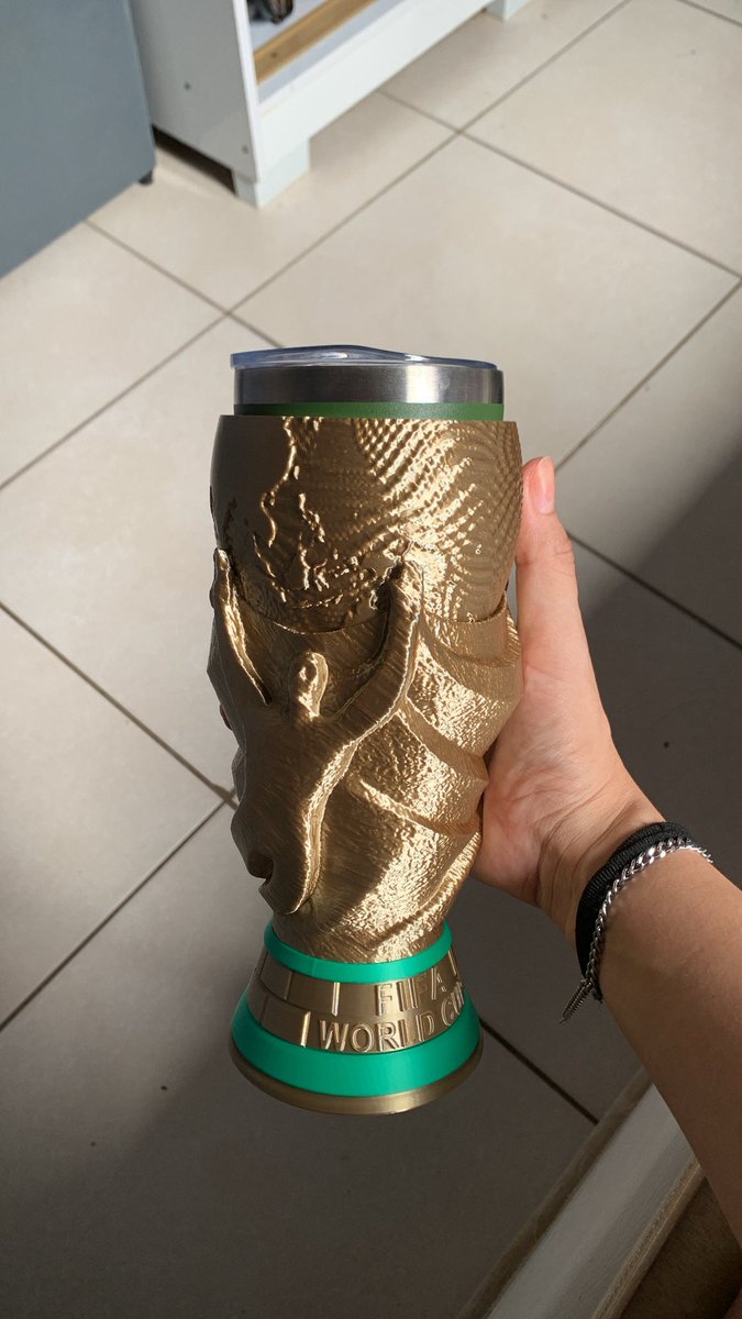 milazzocrf's tweet photo. o meu porta copo pra eu tomar uma cervejinha nessa Copa do mundo vendo o Brasil ser hexa😝

muita estética https://t.co/uO0JQEfJBK