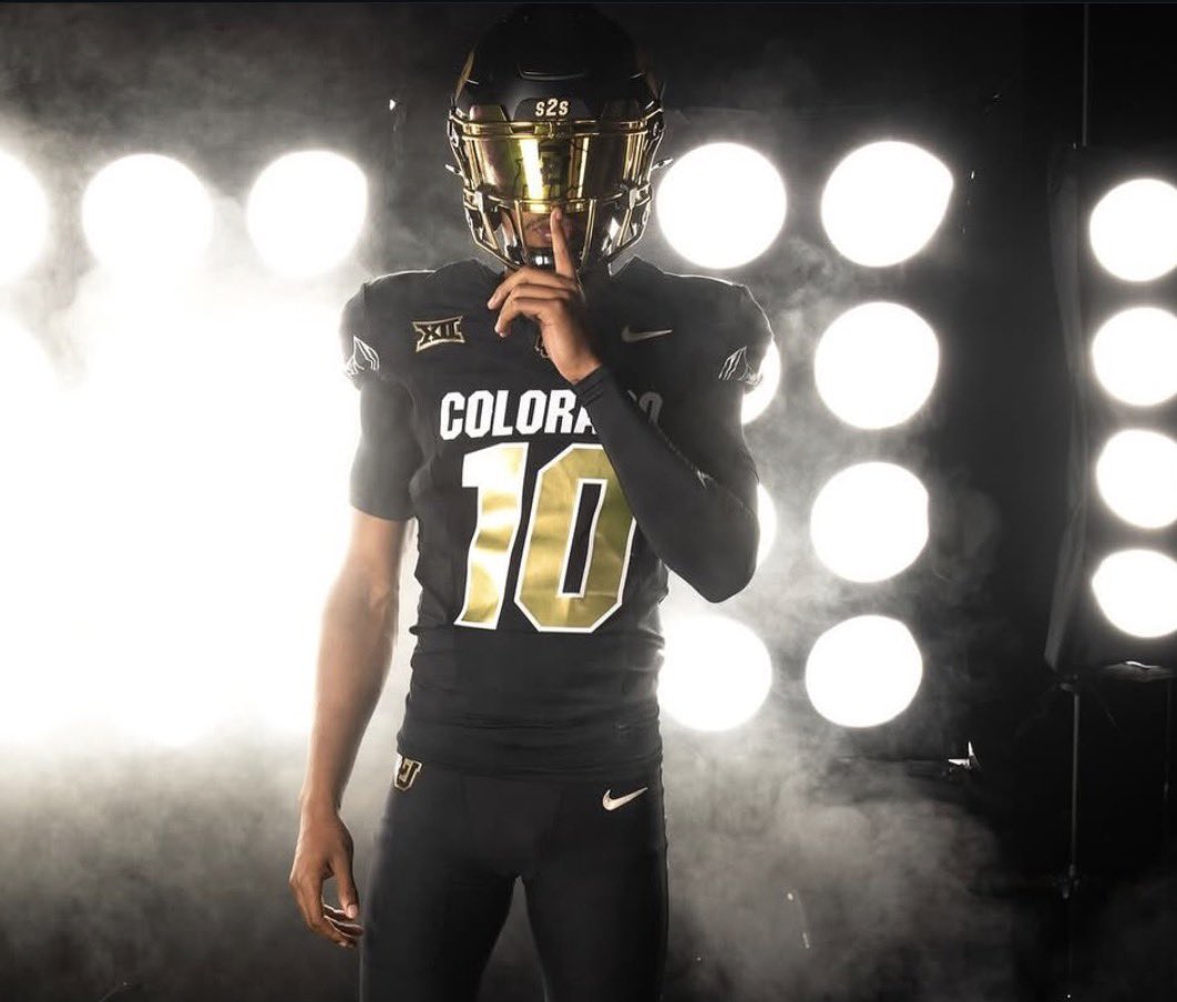 DNVR_Buffs's tweet photo. Future QB1 🤫

Colorado commit Andre Adams in Boulder this weekend 🦬 https://t.co/vQQ5Nx2r4E