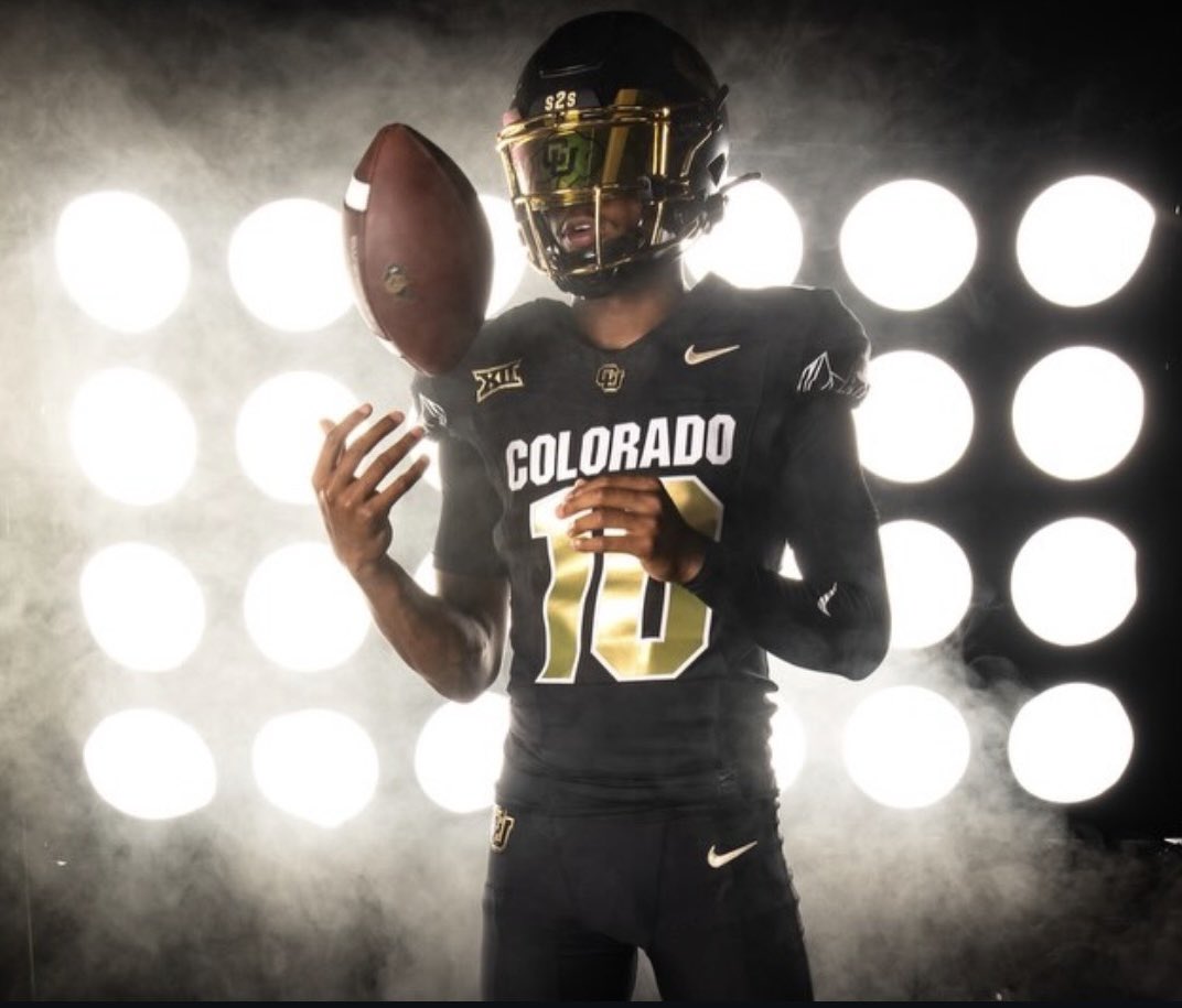 DNVR_Buffs's tweet photo. Future QB1 🤫

Colorado commit Andre Adams in Boulder this weekend 🦬 https://t.co/vQQ5Nx2r4E