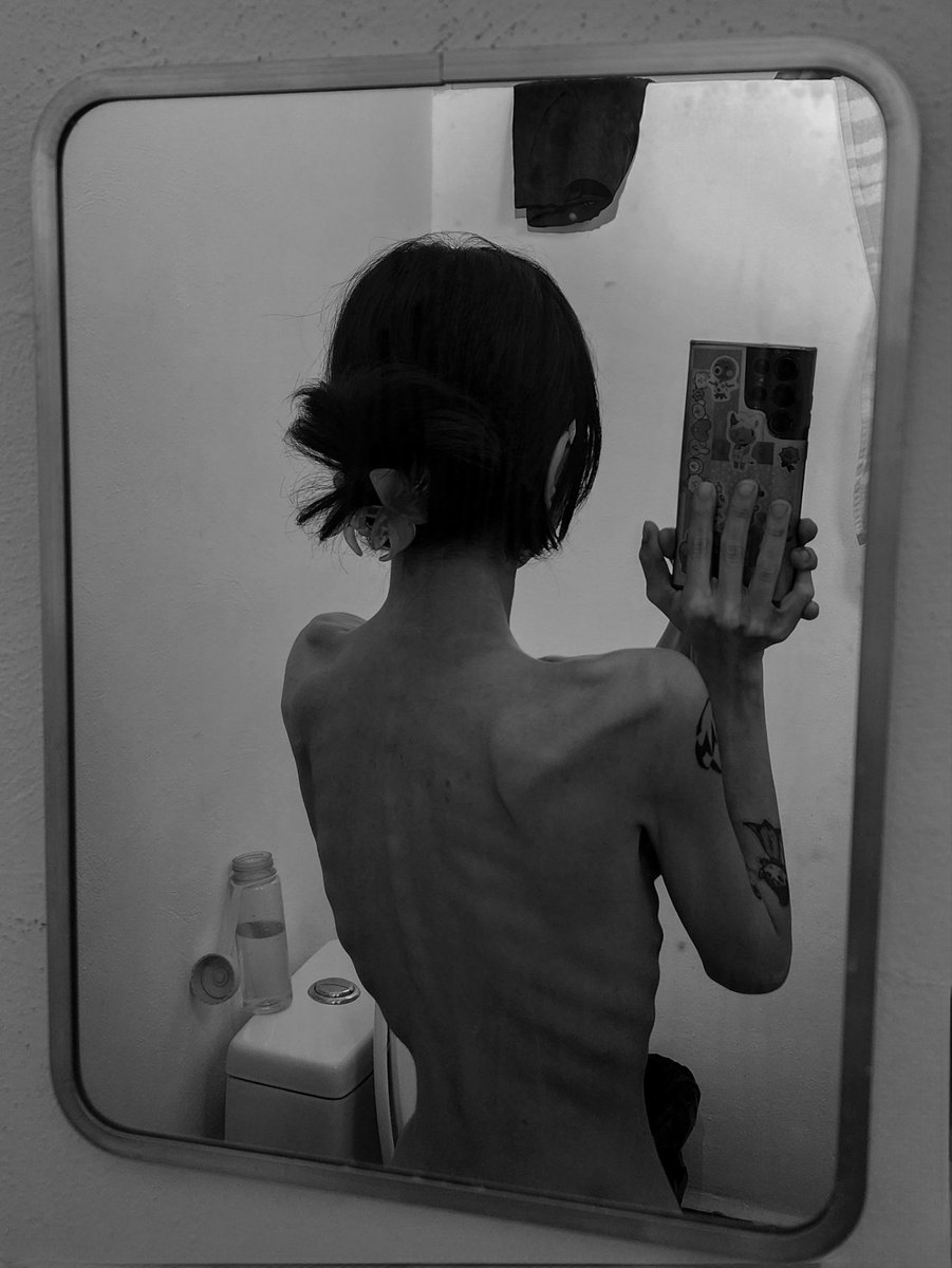 Valkiryarose's tweet photo. @cheeseffie 🖤 https://t.co/iplPqq4wOm