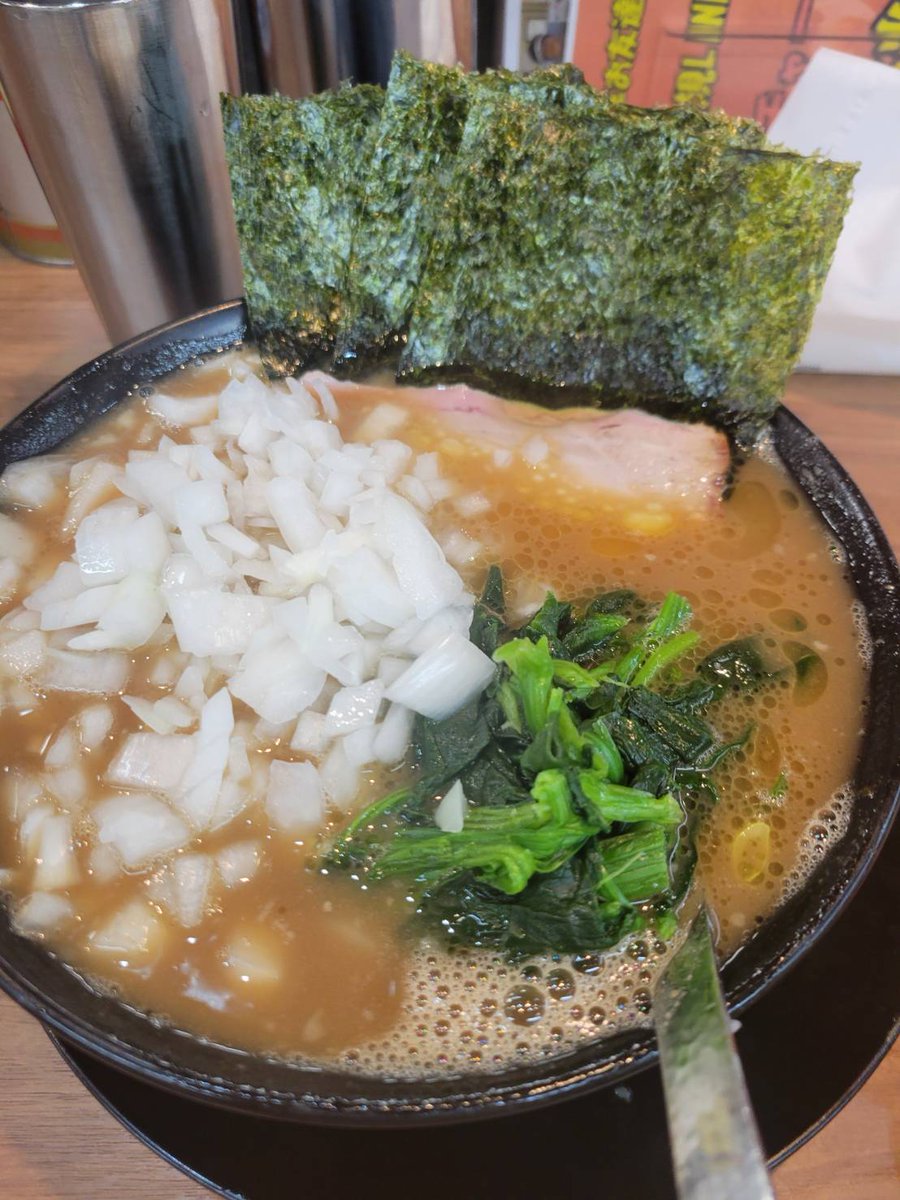 maruhankanda's tweet photo. カンちゃんです！
■■■
喰らって来ましたシリーズ
との丸家様
たまねぎトッピングしてみました
野菜食べてるからプラマイゼロ！？
ランニングしろとリコちゃんに怒られました
■■■
６月９日（火）
■■■
賞品入荷
アツ姫編集部来店取材
■■■　■
マルハン八千代東店　店舗X　@m_yachihiga
最新フロアマップはこちら
抽選時間　9：50
開店時間　10：00
加熱式たばこ喫煙可能です
皆様のご来店を 心よりお待ちしています！！