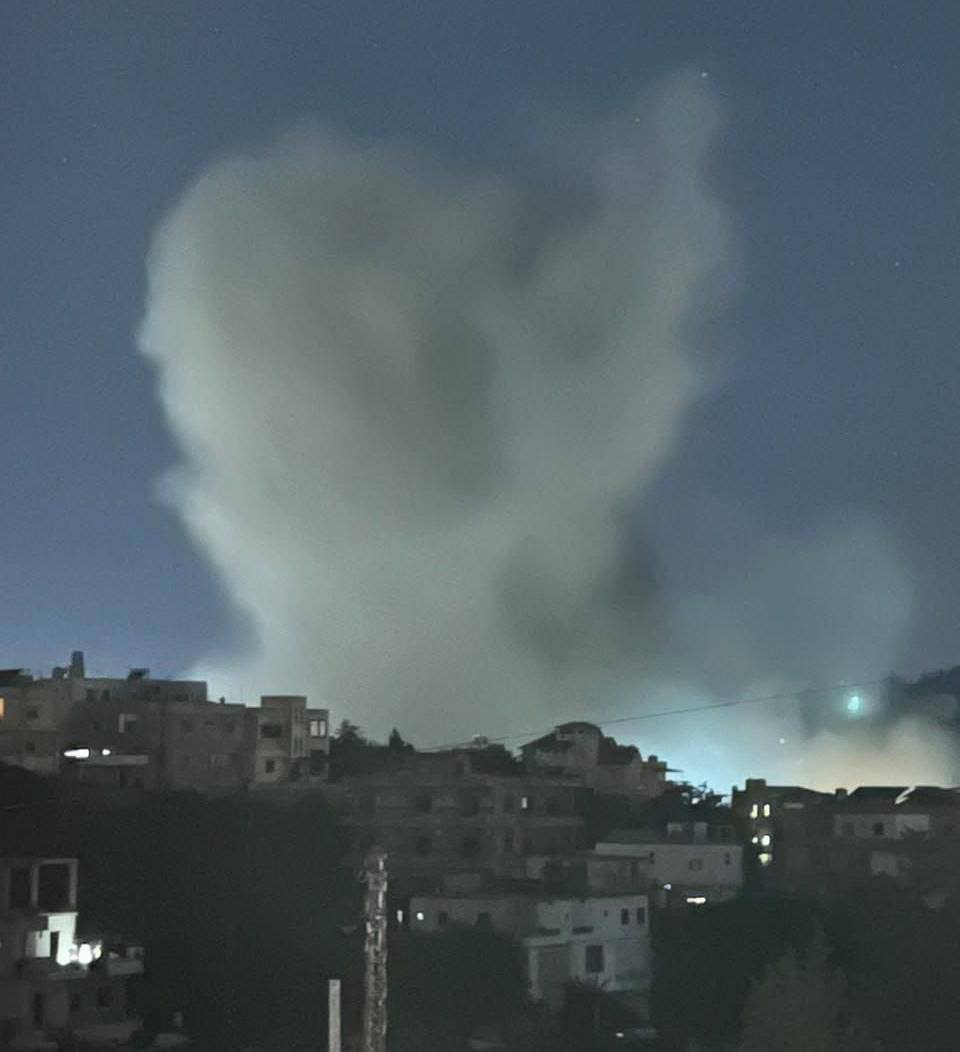 N0_hizbollah's tweet photo. الوضع الآن في جبهة #جنوب_لبنان
الضربة الإيرانية فشلت فشلًا ذريعًا في إيقاف الغارات الإسرائيلية
 على #حزب_الله المهزوم 
الغارات مستمرة وبشكل عنيف جدًا
غارات على سجود، وصل صداها إلى مناطق بعيدة في الشوف وإقليم الخروب
غارة استهدفت أطراف الريحان (المروج).
غارات على زفتا والمارونية.

قصف مدفعي عنيف على كفررمان ومحيط النبطية.
الساعات القادمة ستكشف حجم الفشل الإيراني...
عندما تبدأ إنذارات الإخلاء الجديدة لقرى وبلدات الجنوب.