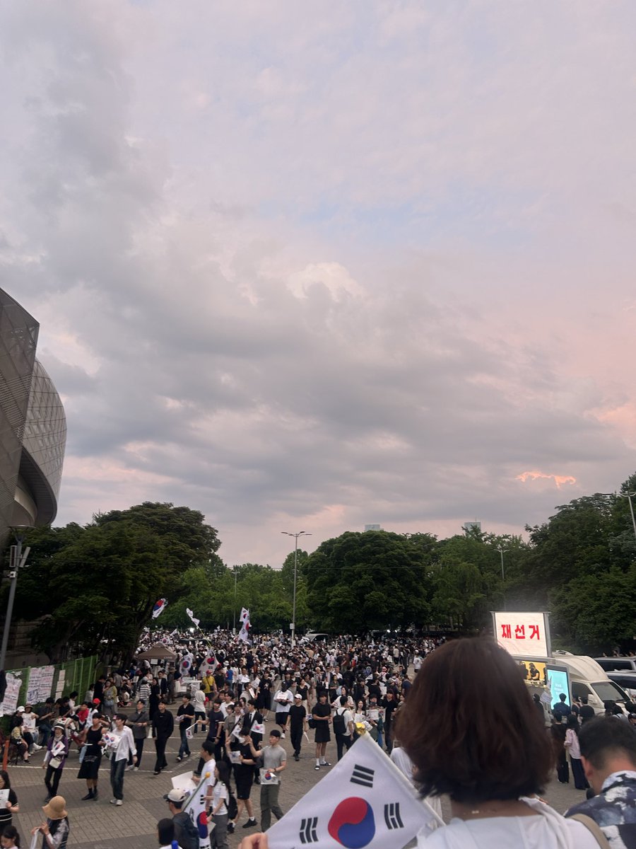 zzkqq's tweet photo. 이틀연속 다녀왔음 https://t.co/KeAZ6Uajmp