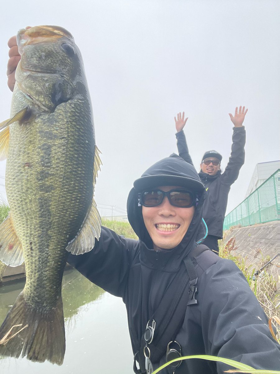 kabufishing_'s tweet photo. 先日はすずそんcapに連れて行ってもらいました‼️
正直入賞したと思ってましまが、上位3名50up、1位55cmはレベル高すぎてドン引きです🤮

@tmo_omy ありがとうございました😆😆 https://t.co/B4nOqXvSyB