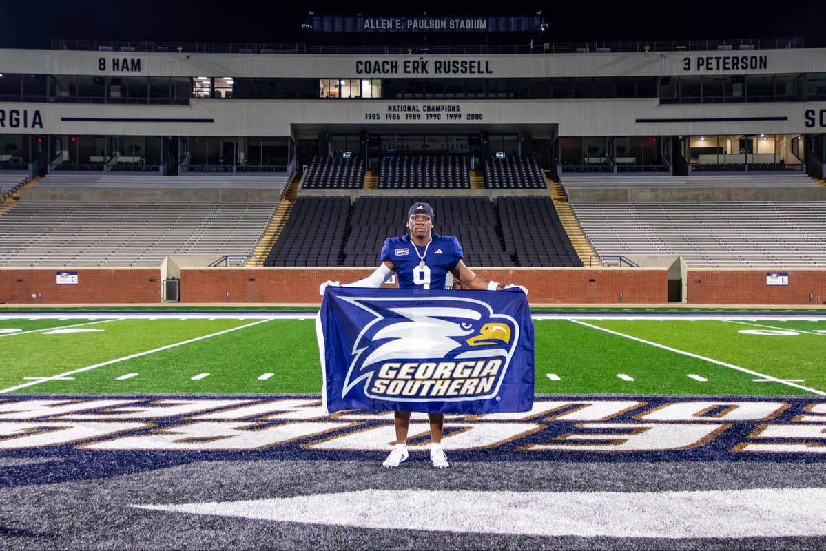 TashaunWalker3's tweet photo. Me and my family had a great time at @GSAthletics_FB for the OV, we can’t wait to go back!! #AGTG @ClaytonCometsFB @ScottChadwick1 @romeo_stancil @Coach_Larkins @CoachBSmith1 https://t.co/xor3h5DKjc