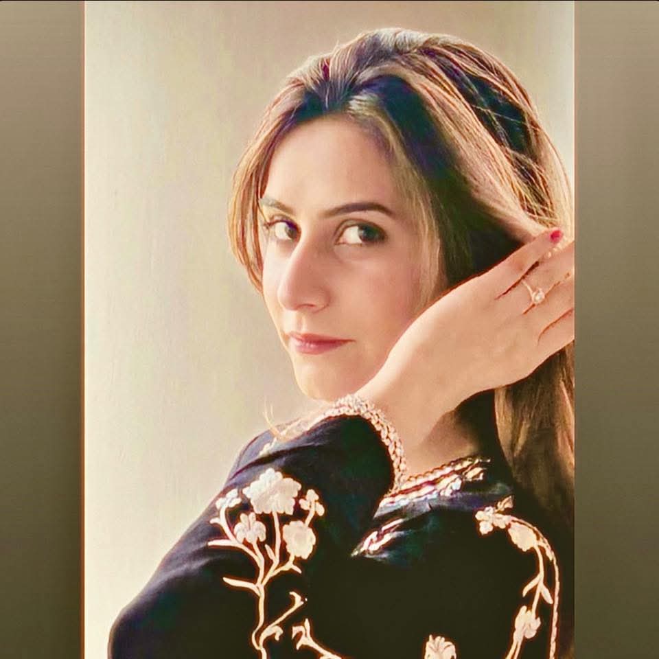 YousafSaeedPTI's tweet photo. ن لیگ آزاد کشمیر کے سابق وزیراعظم راجہ فاروق حیدر کی نواسی جنت کھر المعروف  عسکری لونڈی کی نہتی عوام کا خون بہانے پر 
شاباشی
@jannat_khar https://t.co/dqmuQHnL96