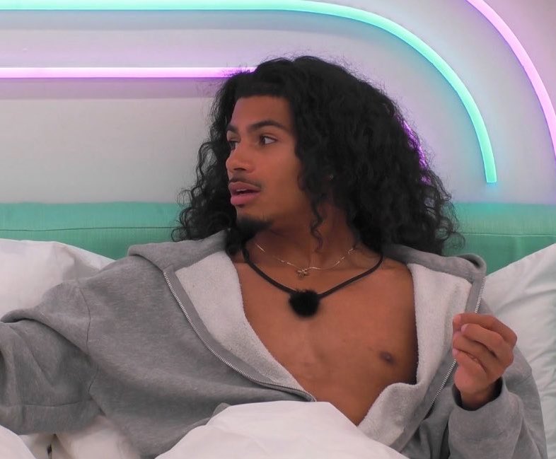 kyisshy_'s tweet photo. I fear Corbin’s height and “confidence” has some of y’all distracted from the REAL art.. https://t.co/RKpFYVq0L2