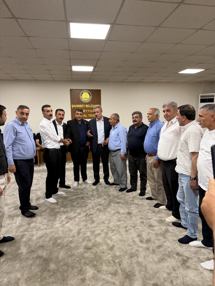 imam_yildirim63's tweet photo. Hemşehrimiz Alav Ailesi ile Sezgin Ailesi arasındaki husumeti barış ile sonlandırdık.Her iki ailemize,barışa katkıda bulunan herkese,programımıza katılım sağlayan Gaziantep Milletvekilimiz Sayın İrfan Çelikaslan’a ve bütün misafirlerimize teşekkür ederiz. https://t.co/MO58bXn3hy