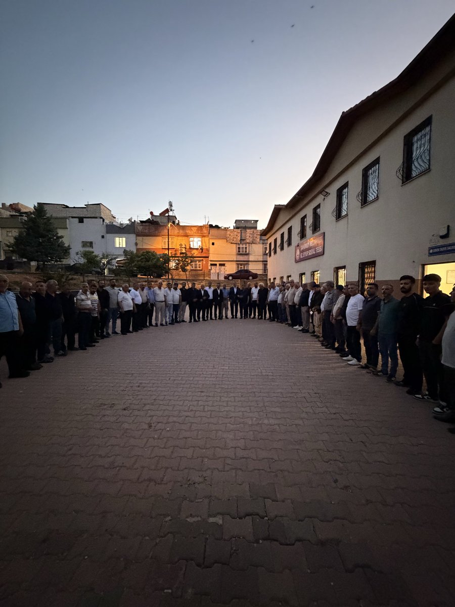 imam_yildirim63's tweet photo. Hemşehrimiz Alav Ailesi ile Sezgin Ailesi arasındaki husumeti barış ile sonlandırdık.Her iki ailemize,barışa katkıda bulunan herkese,programımıza katılım sağlayan Gaziantep Milletvekilimiz Sayın İrfan Çelikaslan’a ve bütün misafirlerimize teşekkür ederiz. https://t.co/MO58bXn3hy