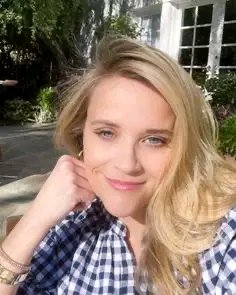 ReeseWitheiy7v's tweet photo. Good afternoon fans , Happy Sunday to you all I love you all 💋💋♥️♥️♥️ https://t.co/hYyT09HKkT