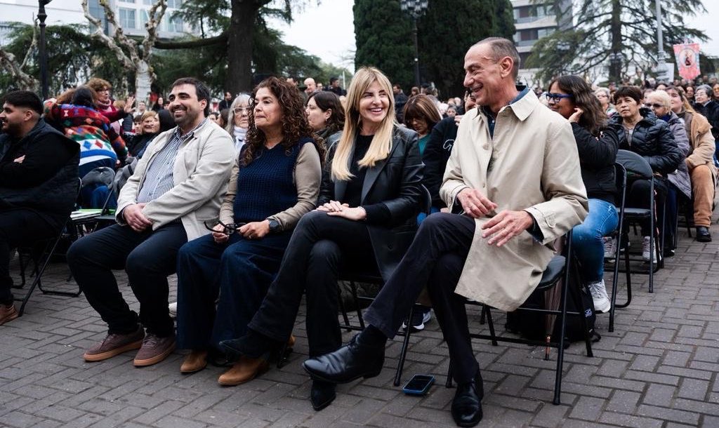 GustavoHArrieta's tweet photo. Junto a @marisafassi participamos de la celebración de Corpus Christi, una jornada de encuentro comunitario que reunió a familias y vecinos.

Frente al individualismo que muchas veces se intenta imponer, estos espacios nos recuerdan la importancia de la unidad, la solidaridad y la construcción de una Patria de hermanos.