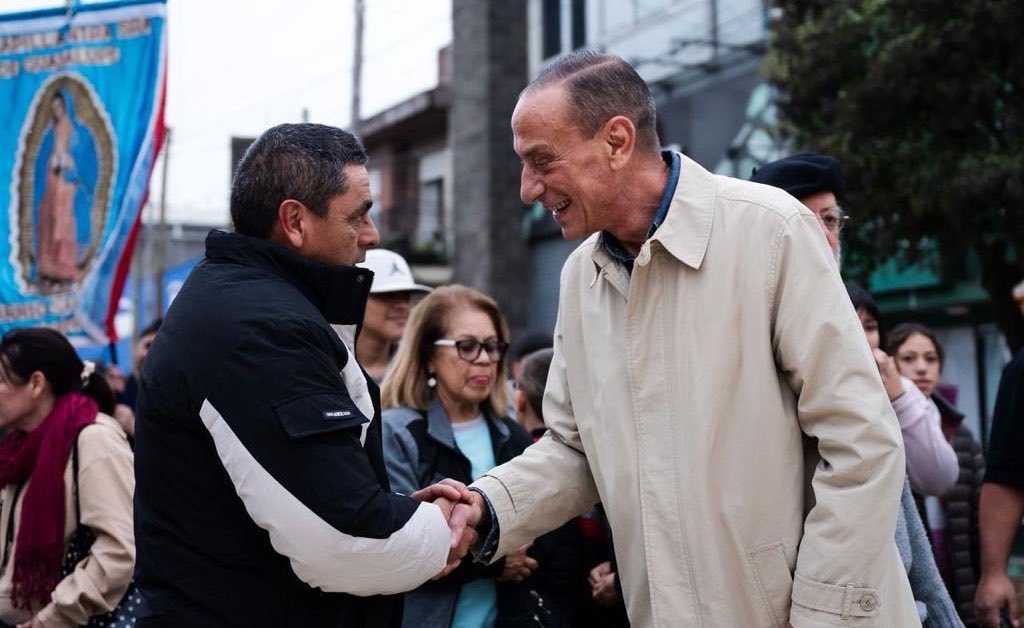 GustavoHArrieta's tweet photo. Junto a @marisafassi participamos de la celebración de Corpus Christi, una jornada de encuentro comunitario que reunió a familias y vecinos.

Frente al individualismo que muchas veces se intenta imponer, estos espacios nos recuerdan la importancia de la unidad, la solidaridad y la construcción de una Patria de hermanos.